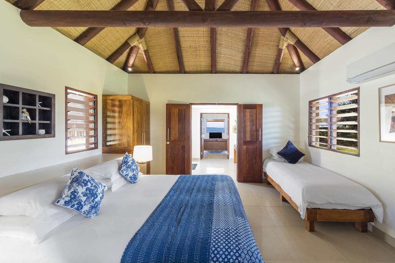 Eratap Beach Resort Port Vila Esterno foto