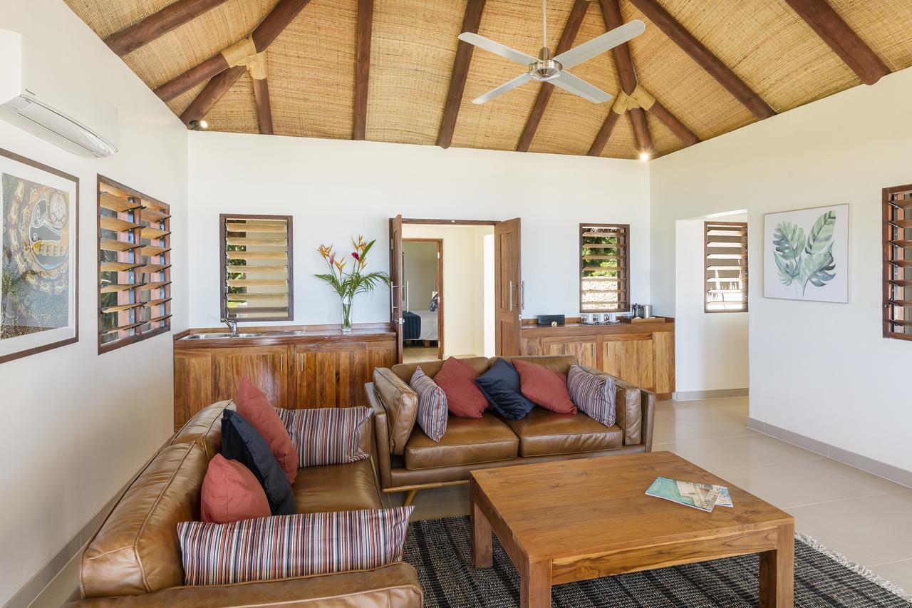 Eratap Beach Resort Port Vila Esterno foto