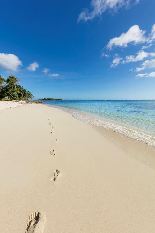 Eratap Beach Resort Port Vila Esterno foto